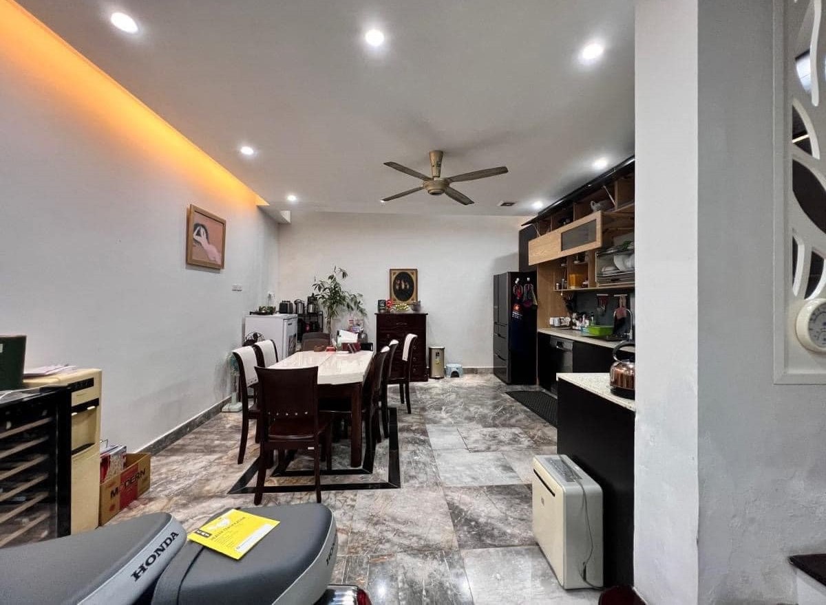 HÀNG HIẾM!!! BÁN GẤP NHÀ NGUYỄN CHÍ THANH 38M2 - 5 TẦNG - 4.5M MẶT TIỀN - 13.4 TỶ - VỊ TRÍ CỰC ĐẸP! - ô tô đỗ - kinh doanh